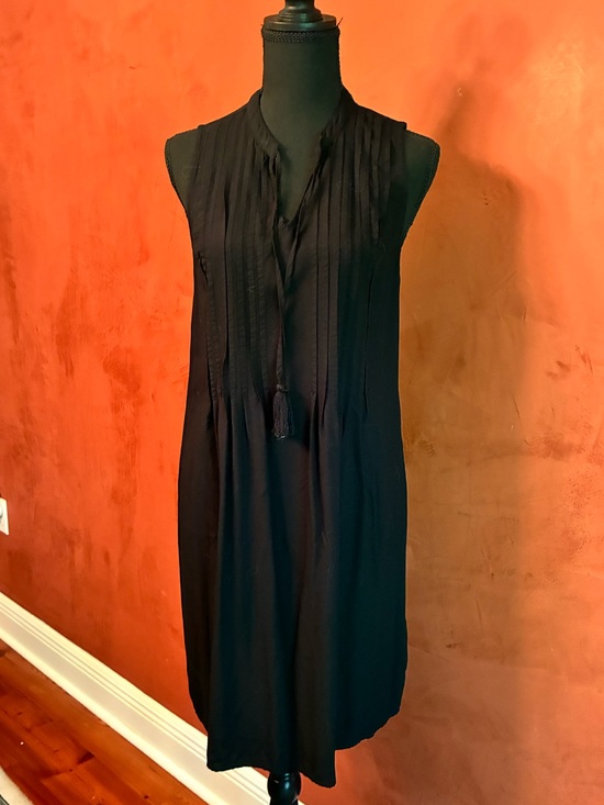 Old Navy Dresses & Skirts - Old Navy Women’s SL Woven BOHO Black Sleeveless Tunic with Pin tuck Neck, Size M